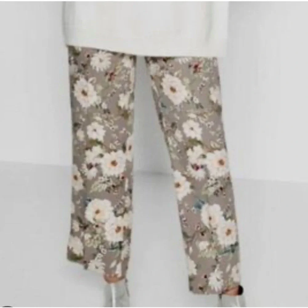 Zara Basic Collection Gray and White Floral Print Casual‎ Business Pants Medium